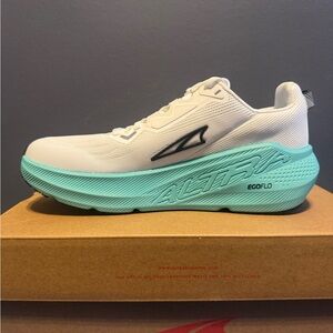 BRAND NEW Altra Women’s FWD Via running sneakers, sz 7.5